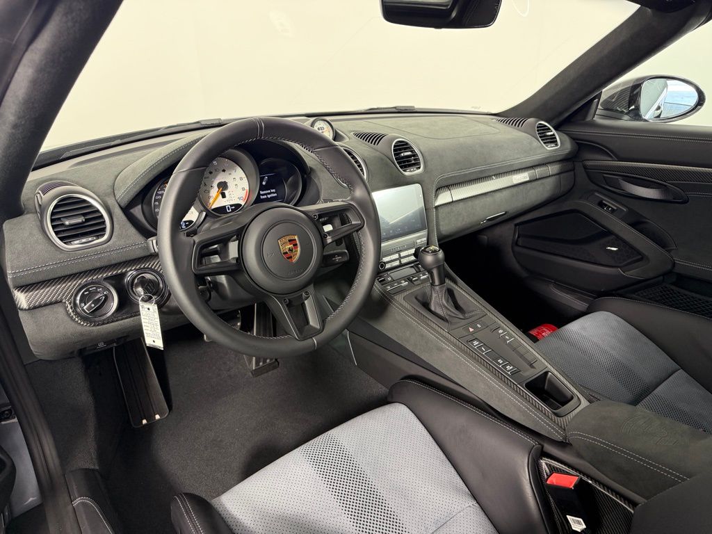 2024 Porsche Boxster Spyder photo 4