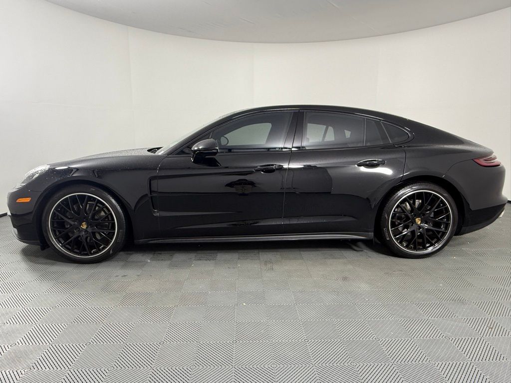 2019 Porsche Panamera Base 4 photo 2