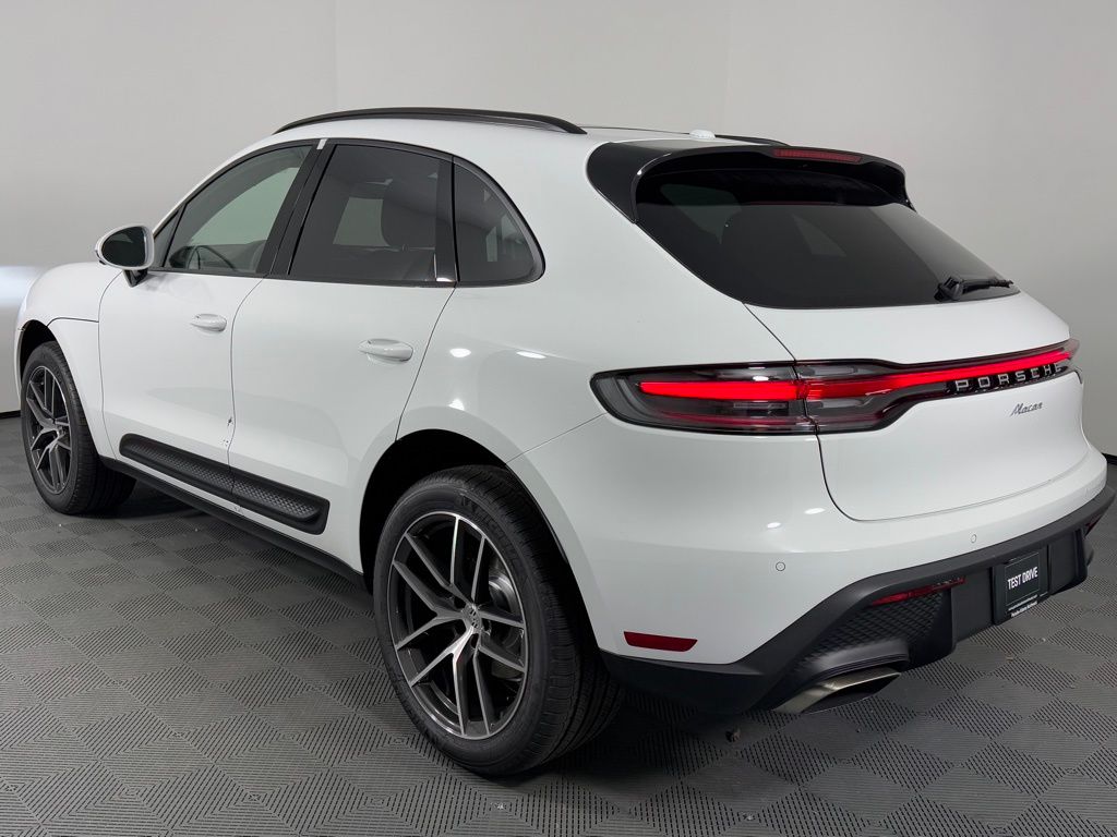 2026 Porsche Macan T photo 3