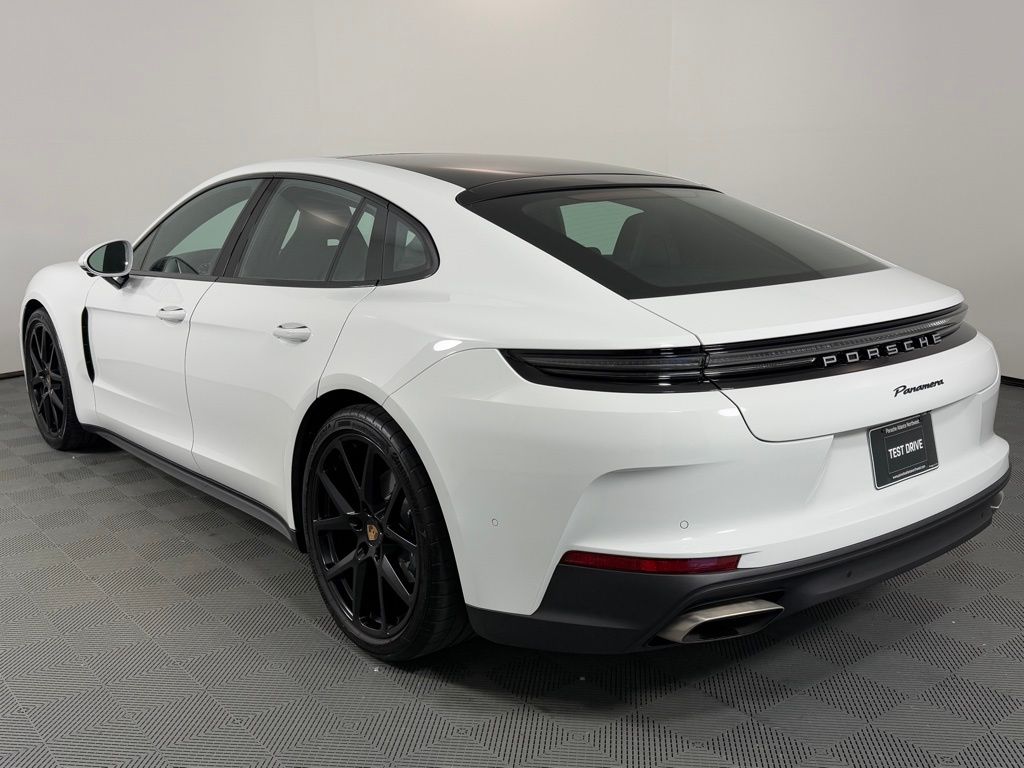 2025 Porsche Panamera photo 3