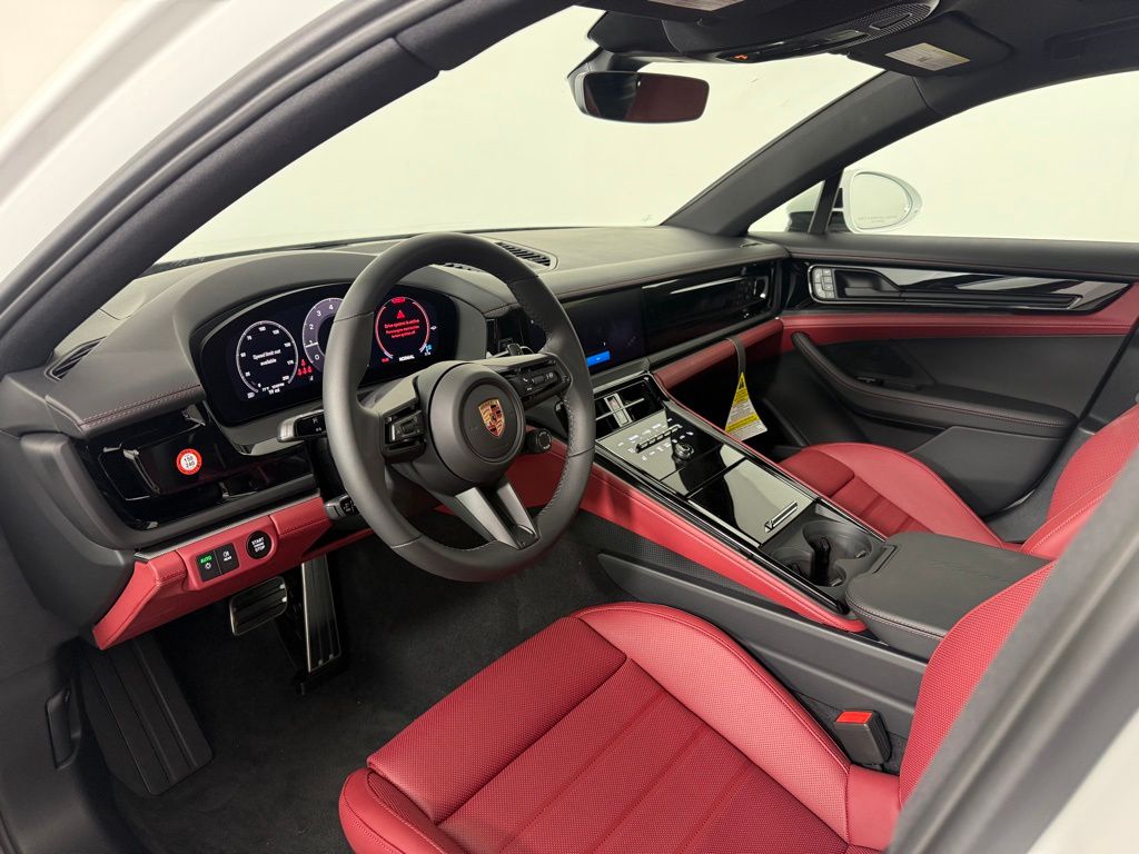 2025 Porsche Panamera 4 photo 4