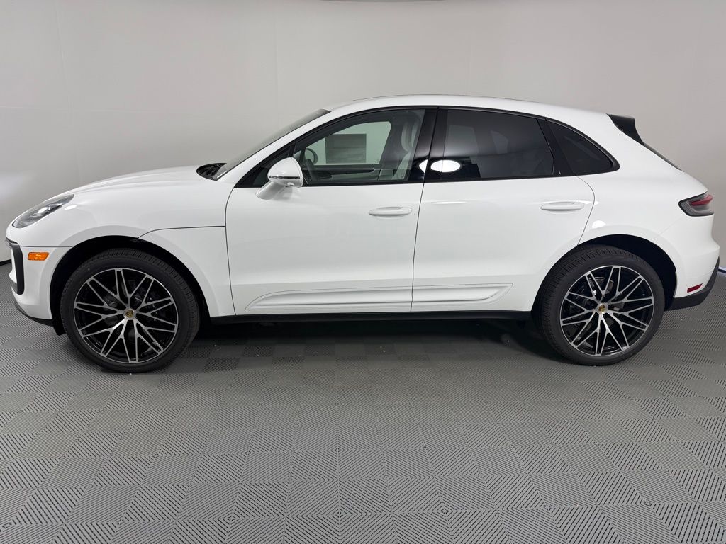 2025 Porsche Macan T photo 2