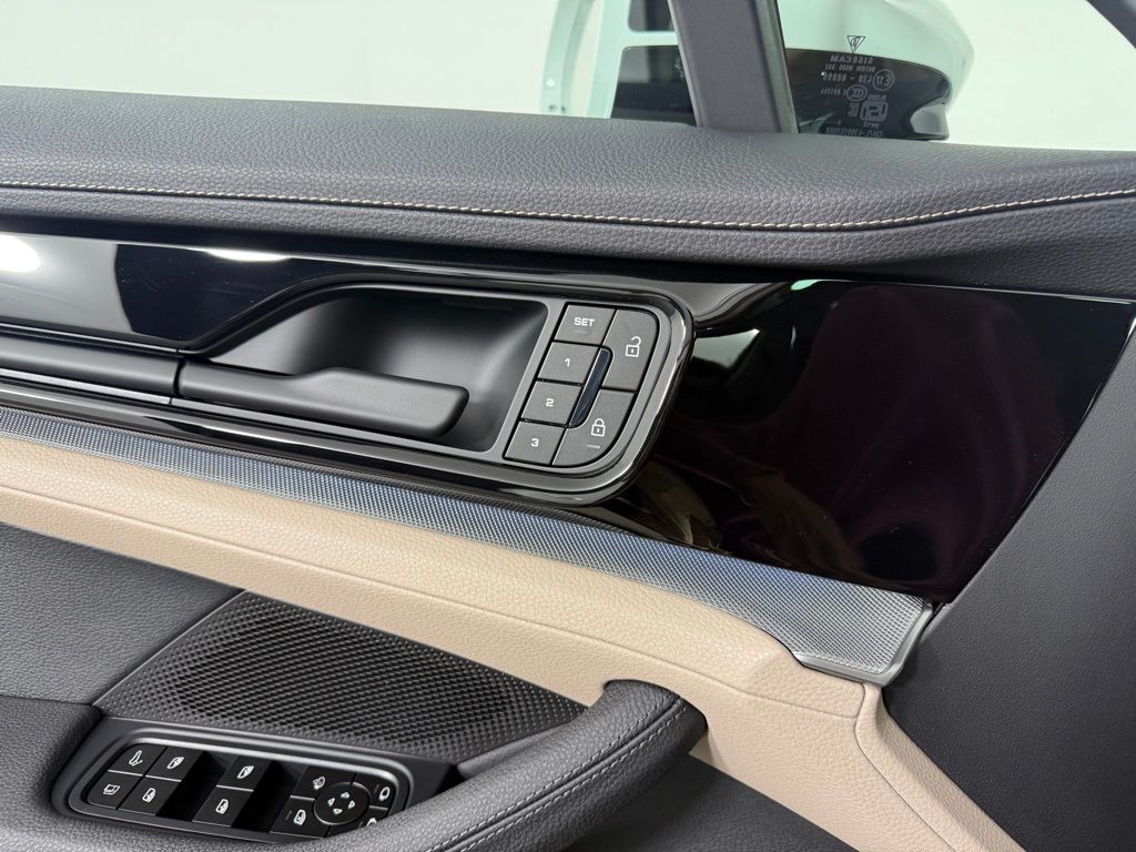 2026 Porsche Panamera 4 E-Hybrid - Photo 20