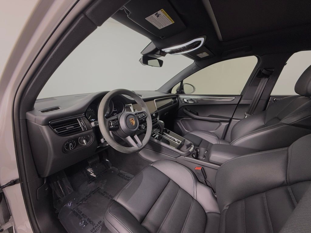 2025 Porsche Macan S photo 4