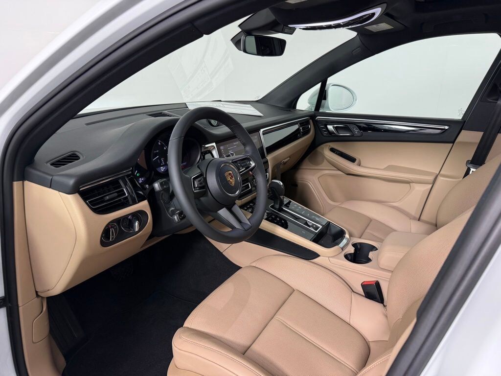 New 2026 Porsche Macan Base SUV
