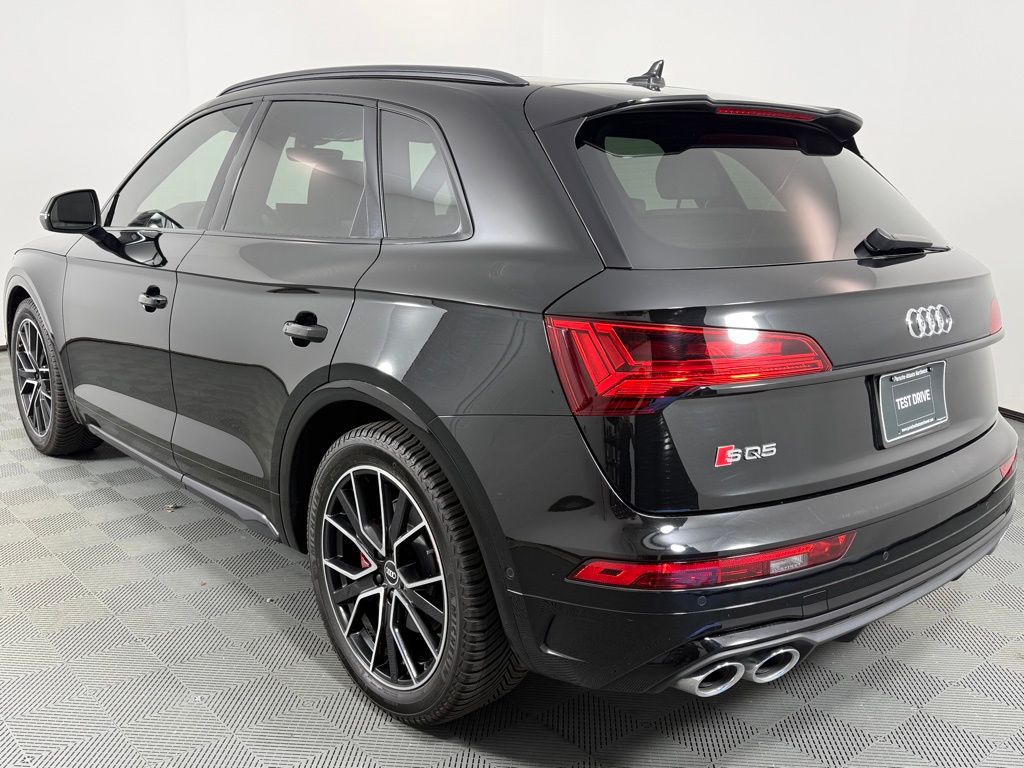 2021 Audi SQ5 Prestige photo 2