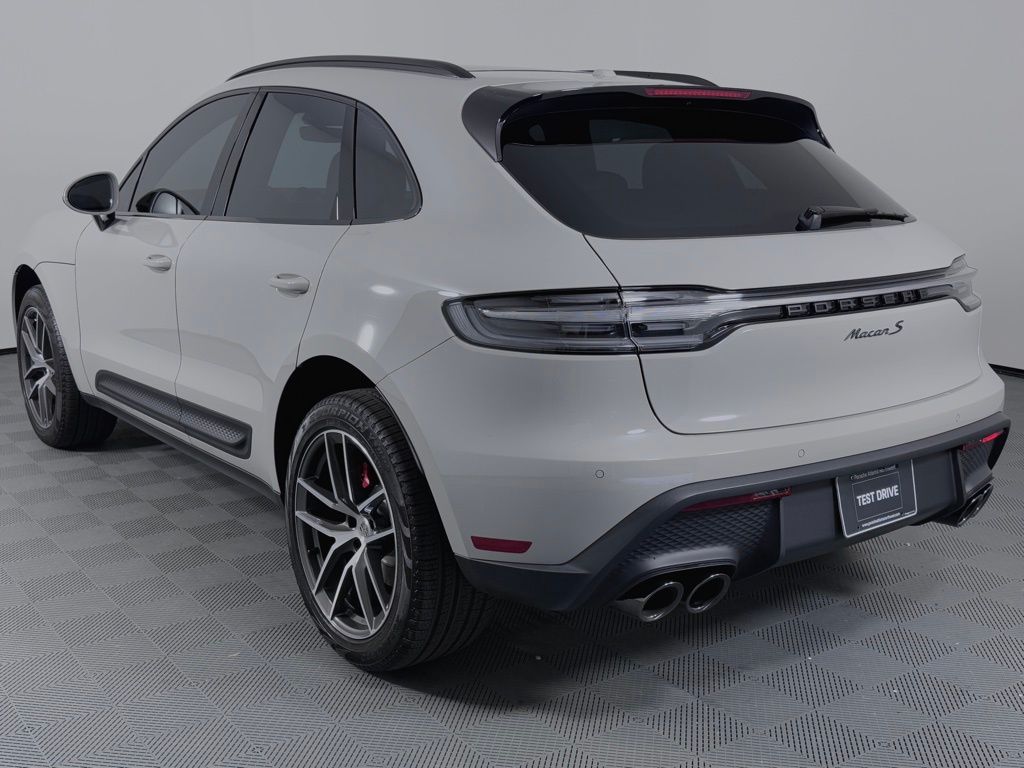 2025 Porsche Macan S photo 3