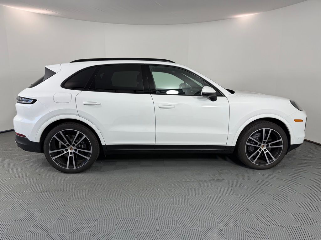 2025 Porsche Cayenne photo 4