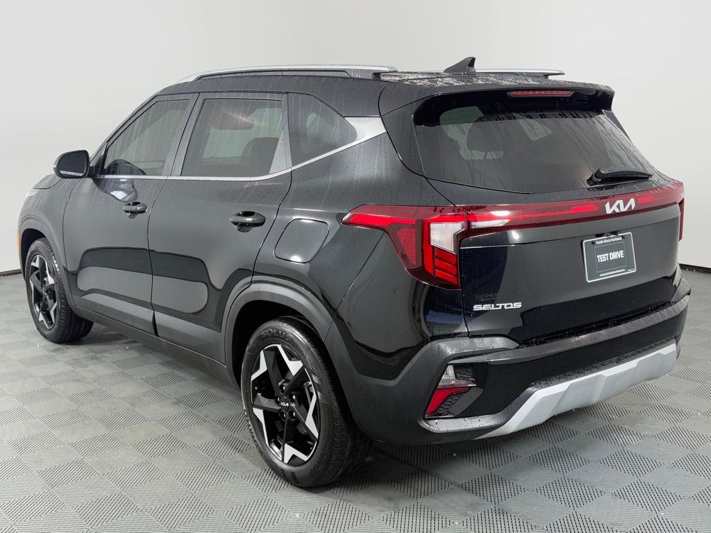 2024 Kia Seltos EX photo 2