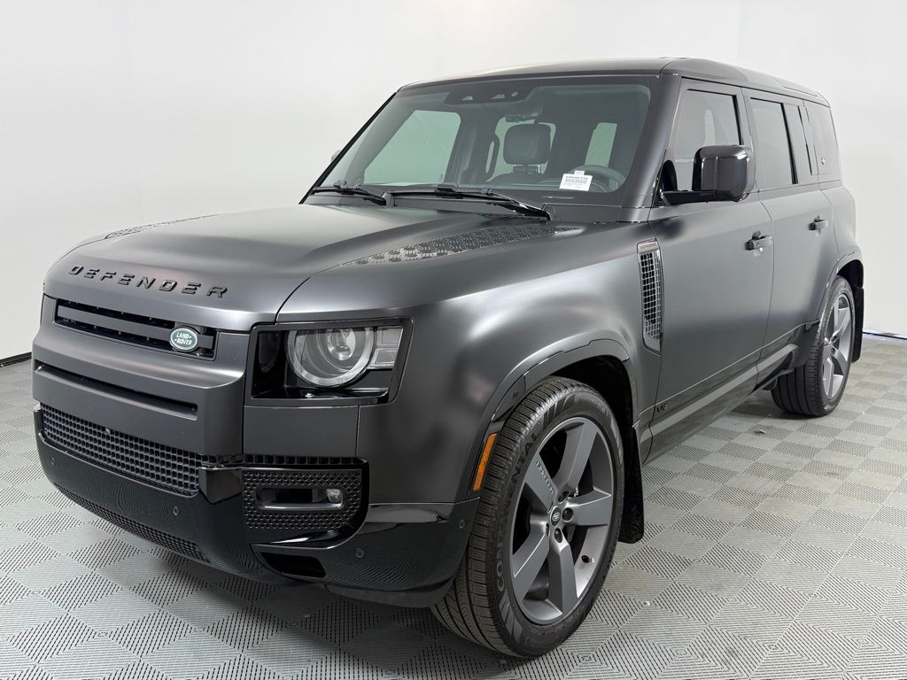 2024 Land Rover Defender V8's photo