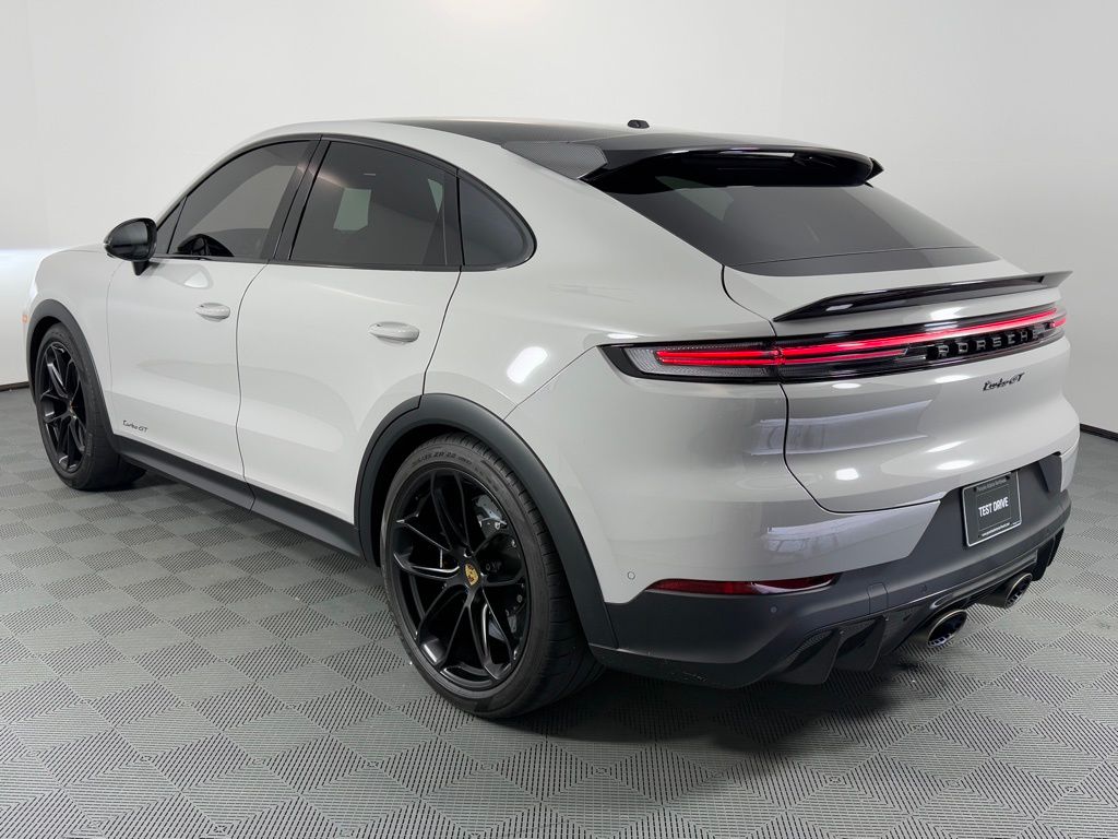 2024 Porsche Cayenne Coupe Turbo GT photo 3