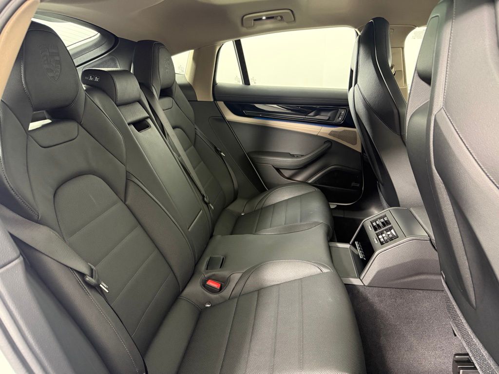 2026 Porsche Panamera 4 E-Hybrid - Photo 18