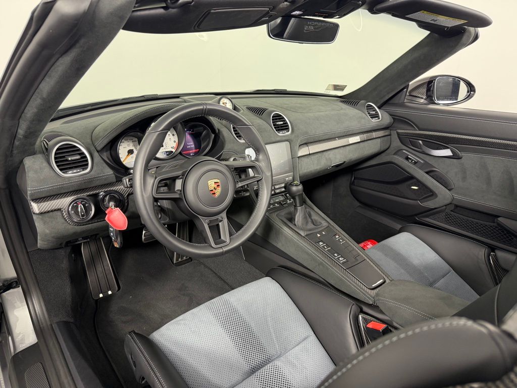 2025 Porsche Boxster Spyder photo 4
