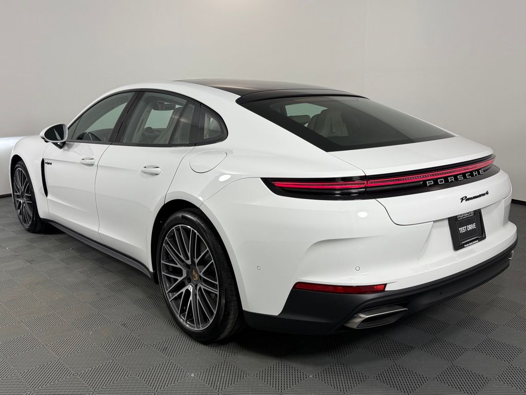 2026 Porsche Panamera E-Hybrid 4 photo 3