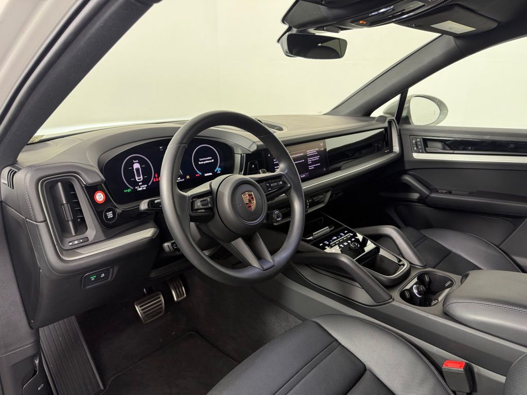 2025 Porsche Cayenne Coupe S photo 4