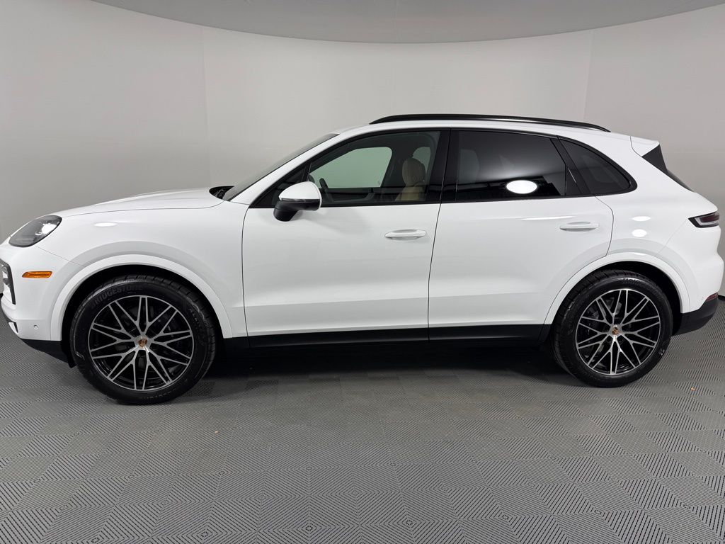 2026 Porsche Cayenne photo 2