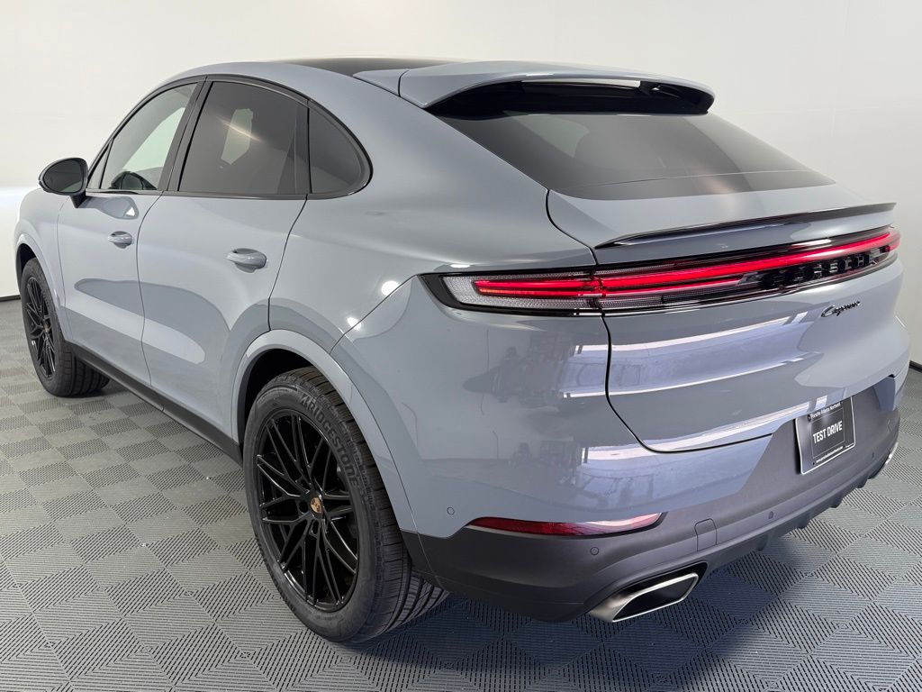 2025 Porsche Cayenne Coupe photo 2