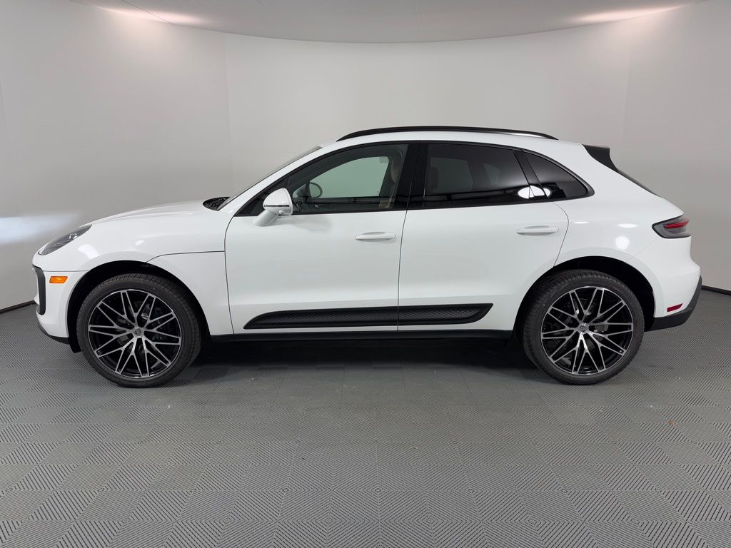 2026 Porsche Macan T photo 2