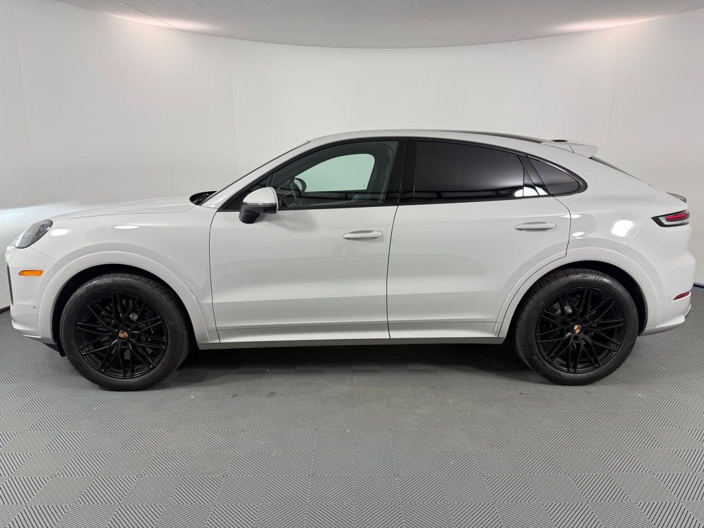 2025 Porsche Cayenne Coupe S photo 2