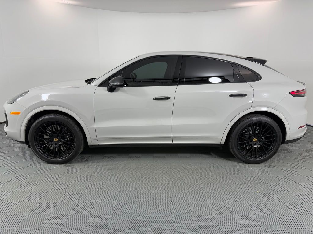 2022 Porsche Cayenne Turbo Coupe photo 2