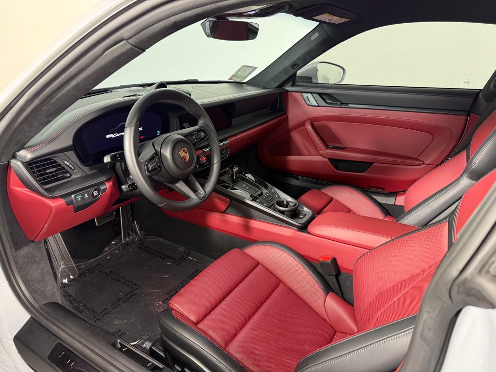 2025 Porsche 911 4 GTS photo 4