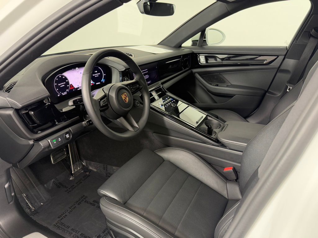 2025 Porsche Panamera photo 4