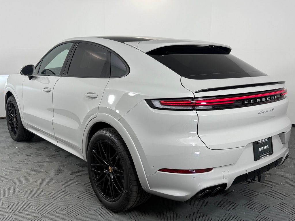2025 Porsche Cayenne Coupe S photo 3
