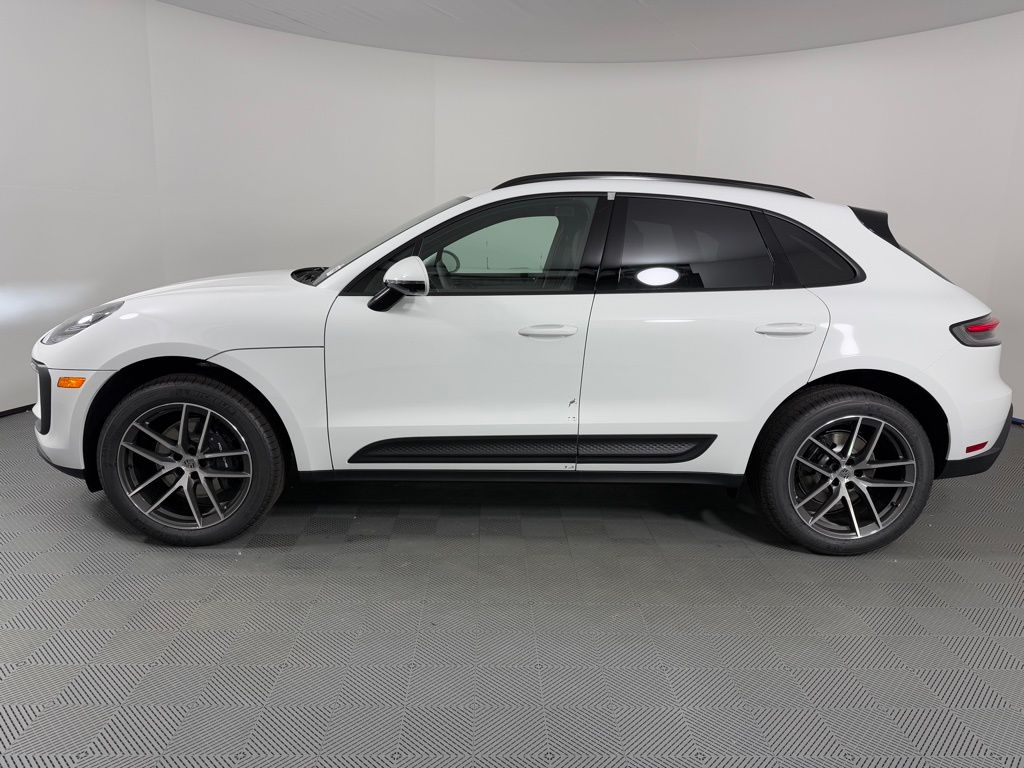 2026 Porsche Macan T photo 2
