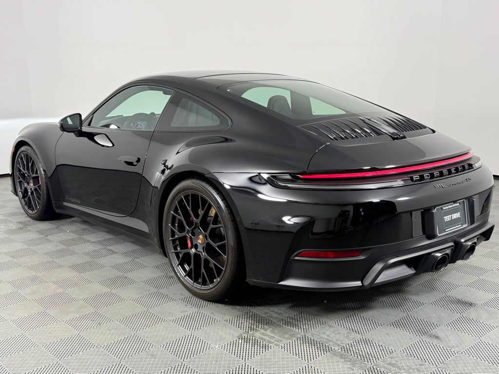 2025 Porsche 911 GTS photo 3