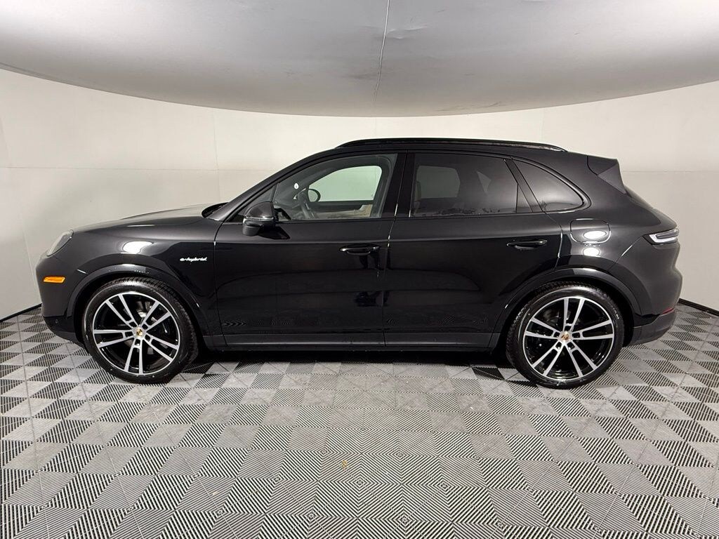 New 2025 Porsche Cayenne E-Hybrid S SUV