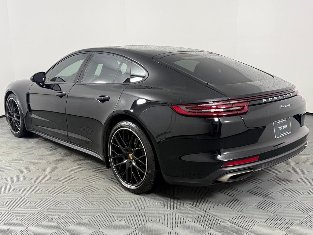 2019 Porsche Panamera Base 4 photo 3