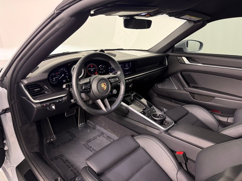 2024 Porsche 911 GTS Cabriolet photo 4