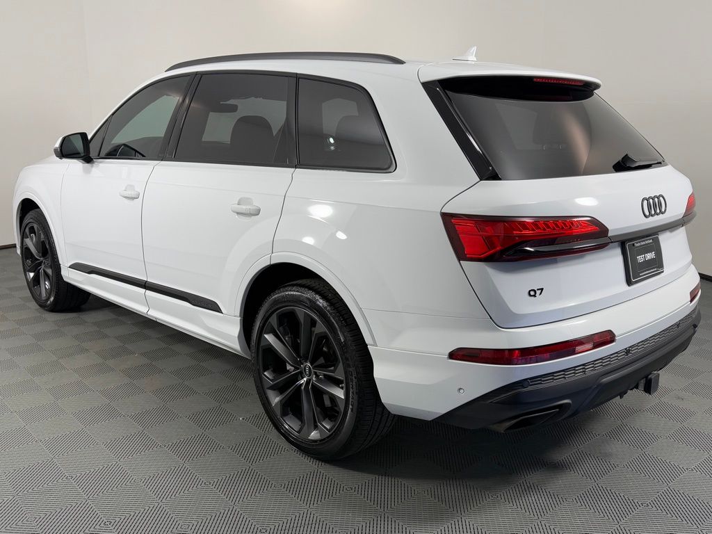 2025 Audi Q7 55 Premium Plus photo 2