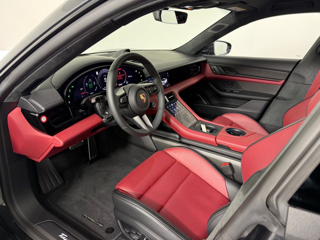 2025 Porsche Taycan GTS photo 4