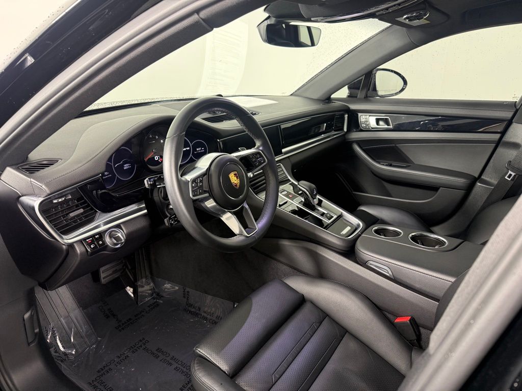 2019 Porsche Panamera Base 4 photo 4