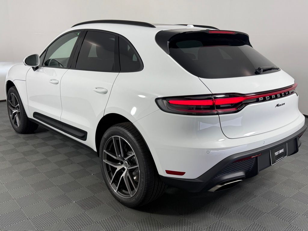 2026 Porsche Macan T photo 3