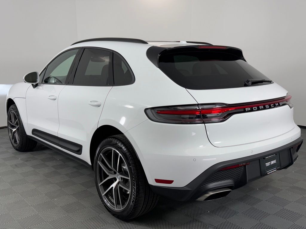 2026 Porsche Macan T photo 3