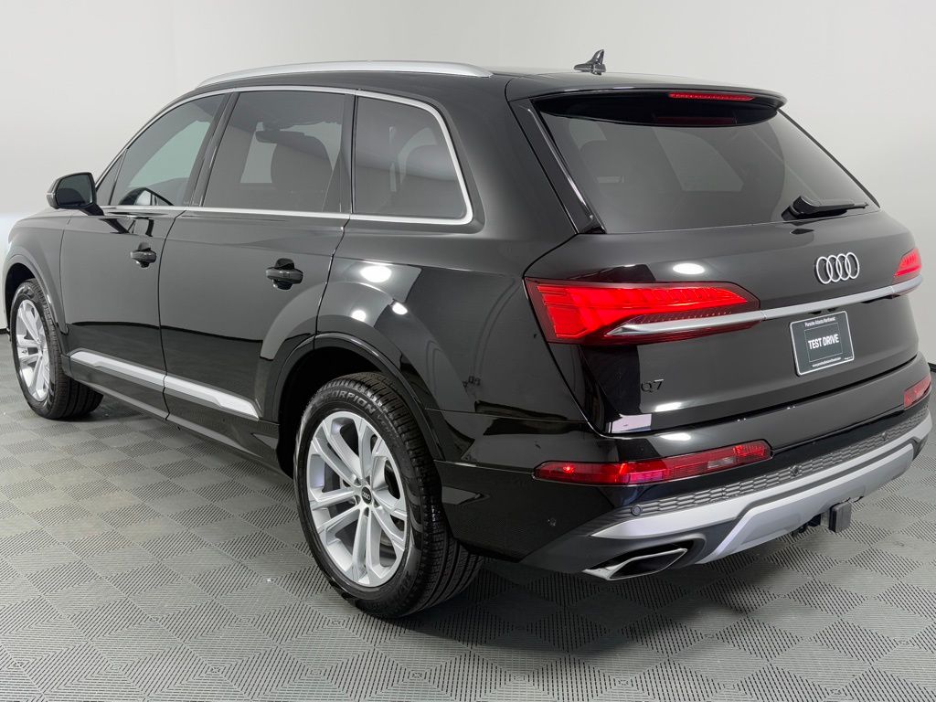 2025 Audi Q7 55 Premium Plus photo 3