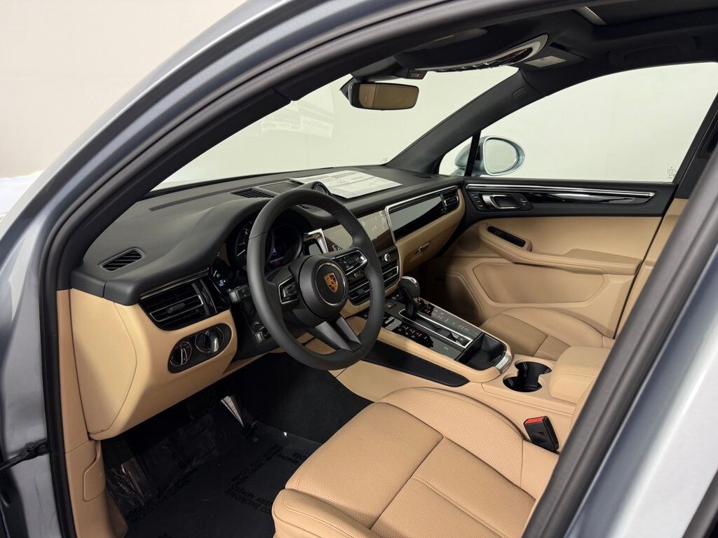 New 2026 Porsche Macan Base SUV
