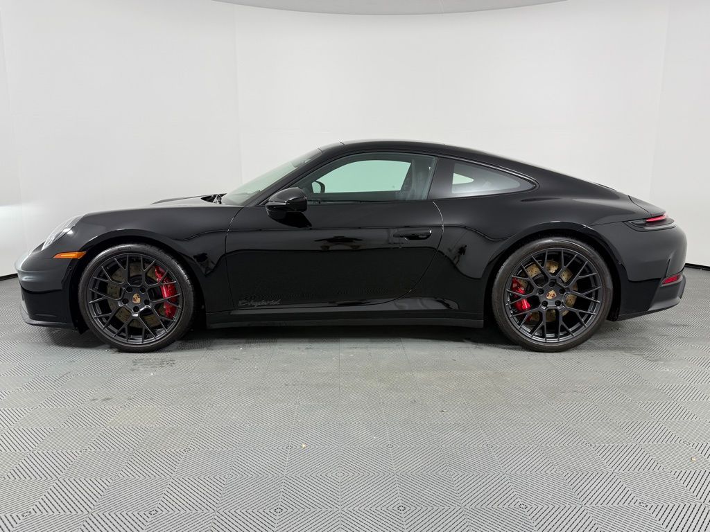 2025 Porsche 911 GTS photo 2