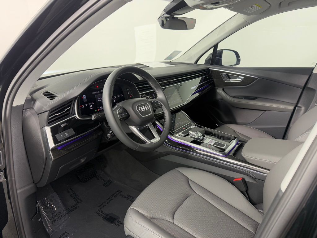 2025 Audi Q7 55 Premium Plus photo 4