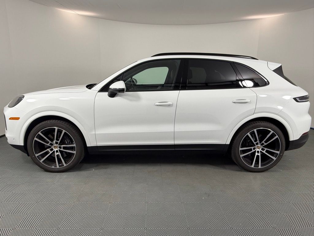 2025 Porsche Cayenne photo 2