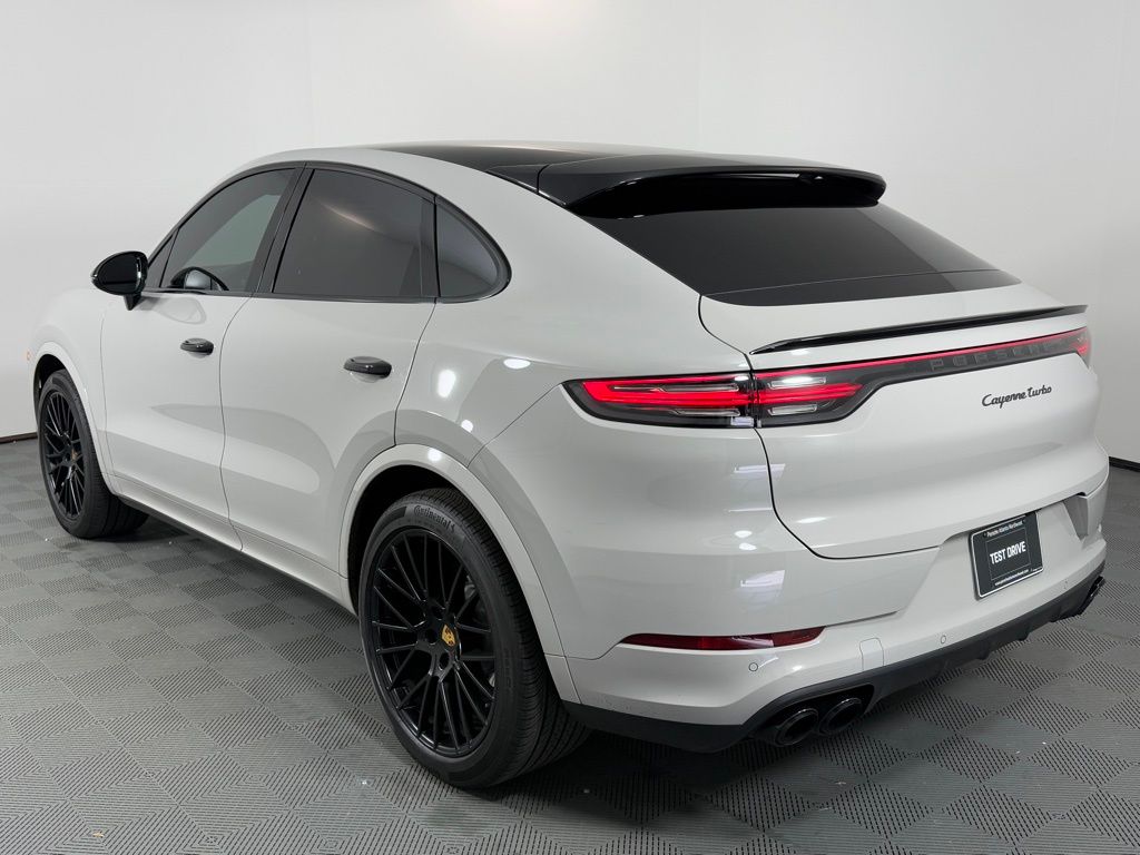 2022 Porsche Cayenne Turbo Coupe photo 3