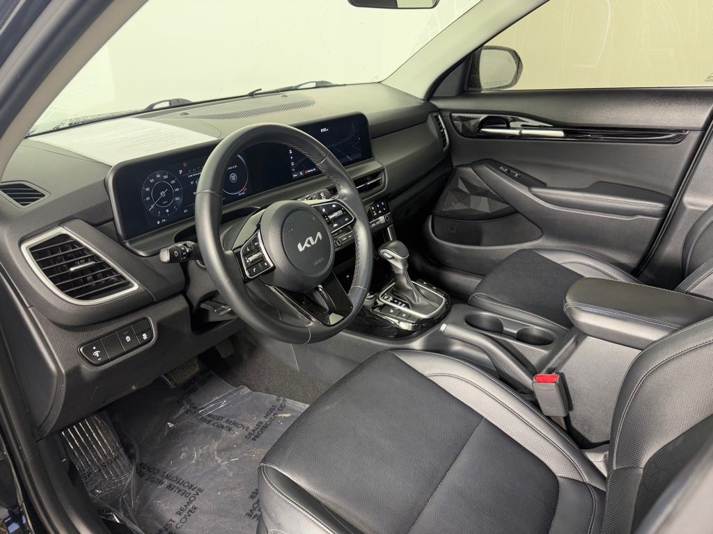 2024 Kia Seltos EX photo 3
