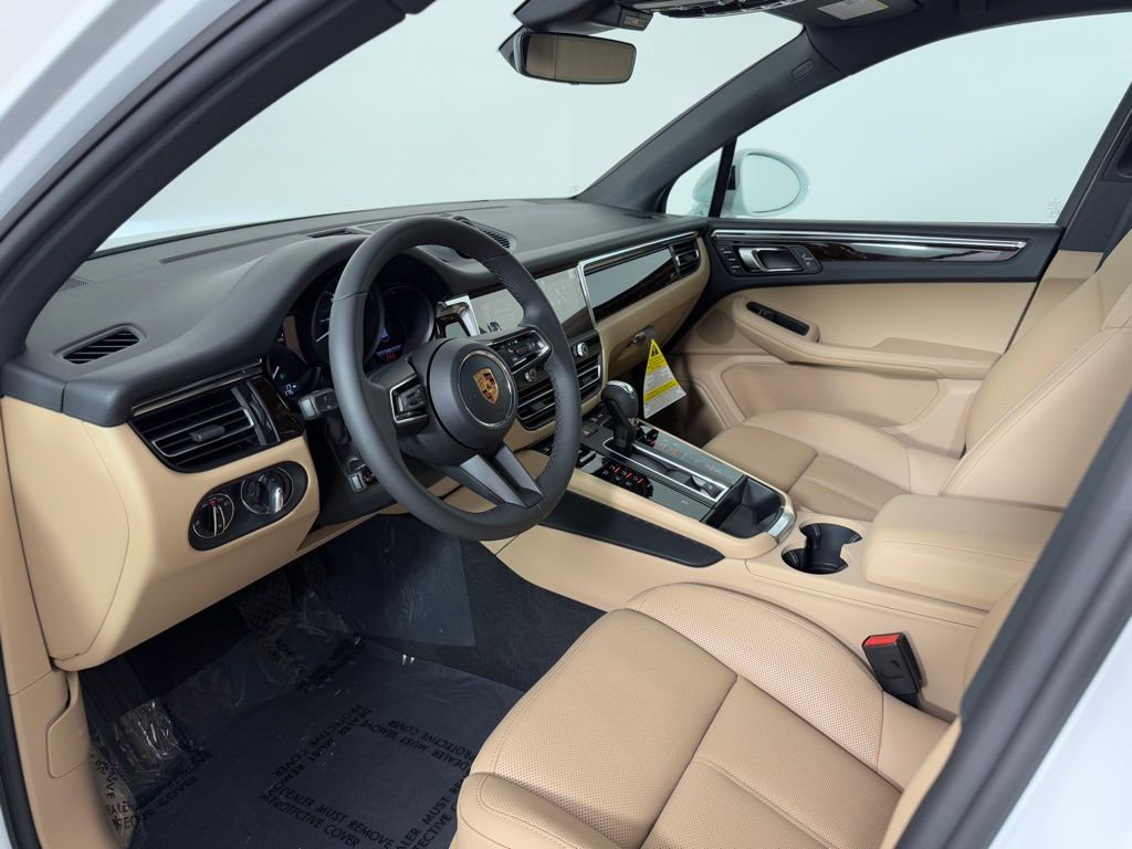 2026 Porsche Macan T photo 4