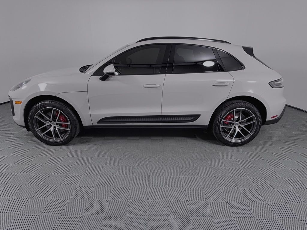 2025 Porsche Macan S photo 2