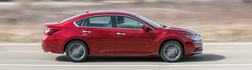Red 2018 Nissan Altima