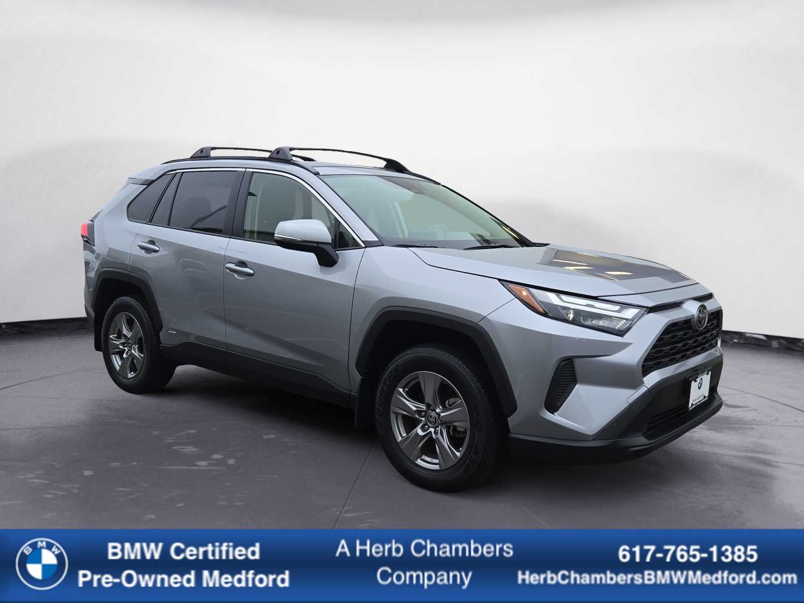 2025 Toyota RAV4 LE's photo