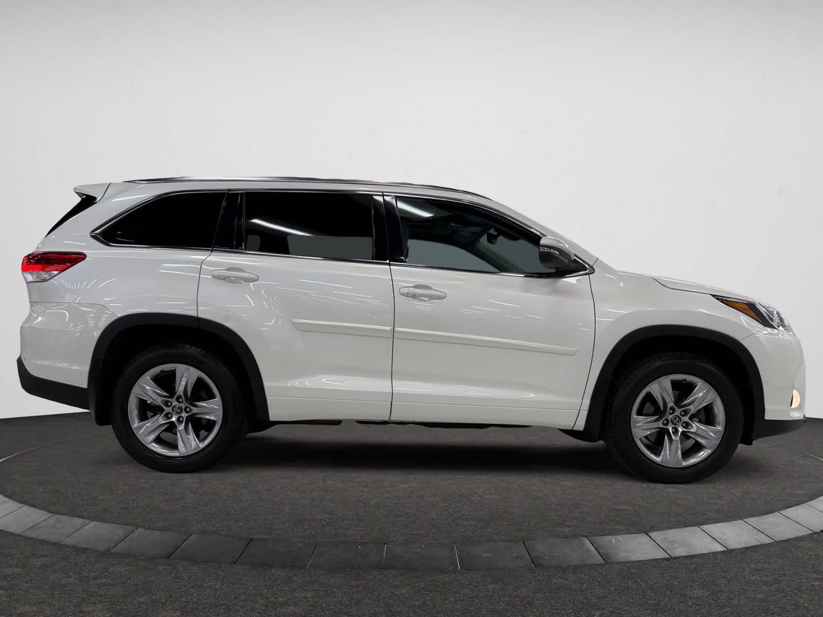 Used 2018 Toyota Highlander Limited with VIN 5TDDZRFH9JS858719 for sale in Danvers, MA
