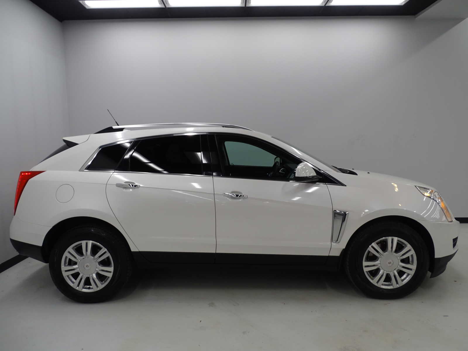 Used 2014 Cadillac SRX Luxury Collection with VIN 3GYFNEE36ES546081 for sale in Warwick, RI
